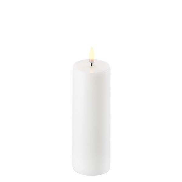 LED Stumpenkerze Nordic White 5,8 x 15,2 von Uyuni